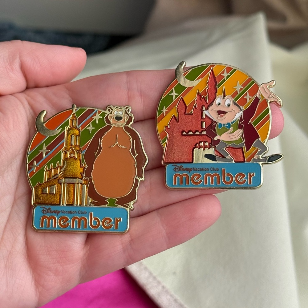 (2 PIN SET) Disney Vacation Club Member Humphrey & Mr. Toad Pins Limited Release